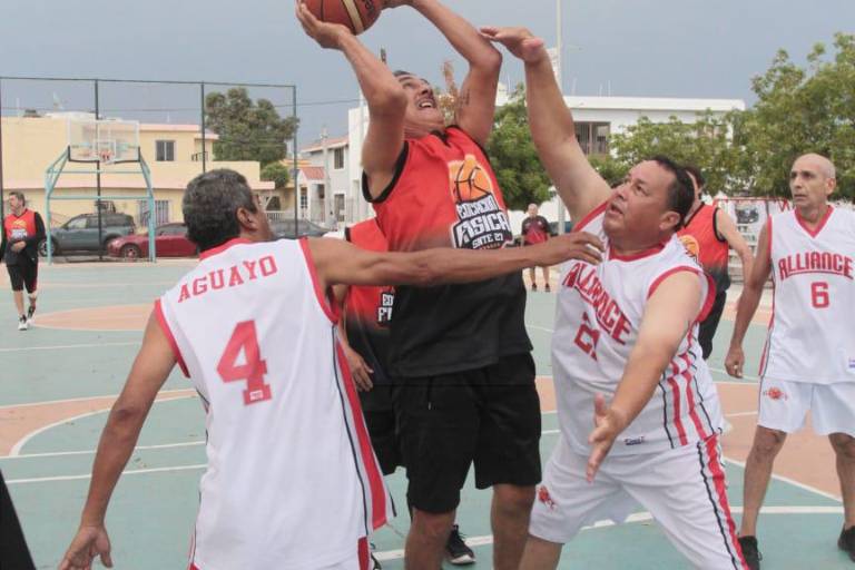 Educación Física es sorprendido en el Torneo Maxibásquet