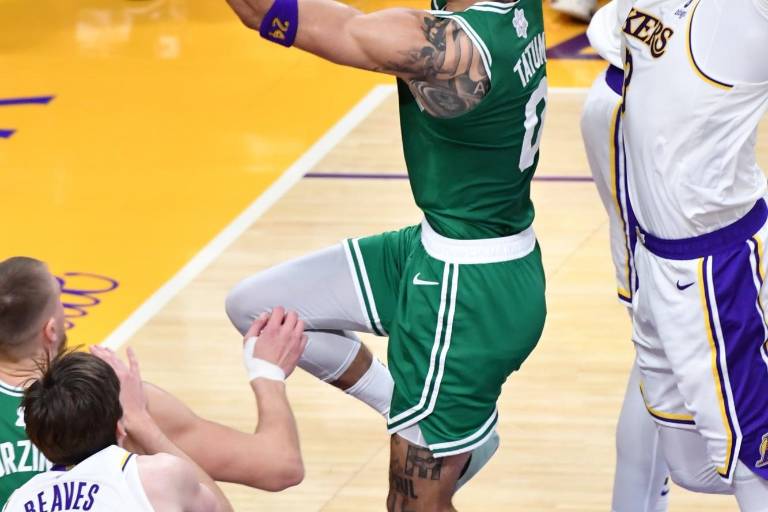 Boston se lleva el clásico de Navidad ante Lakers