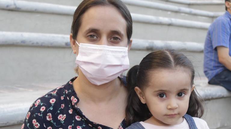 Carolina Flores y Lucía Bernal.