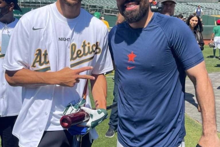 José Urquidy se toma la foto con Stephen Curry