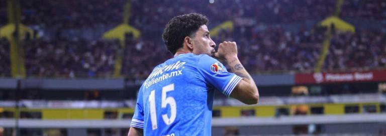 Nacho Rivero celebra su gol.