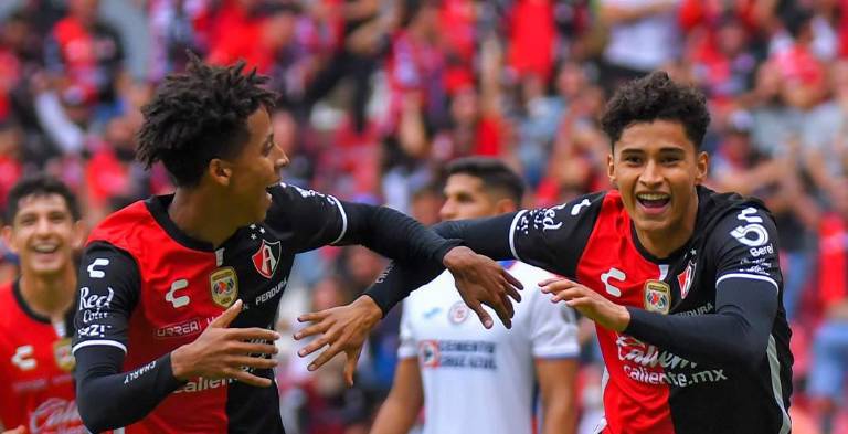 Atlas logra su primer triunfo del torneo.