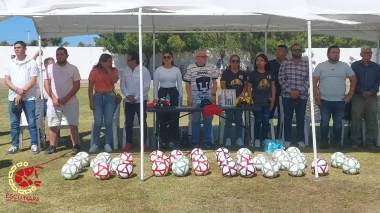 Autoridades municipales encabezan la ceremonia de apertura.