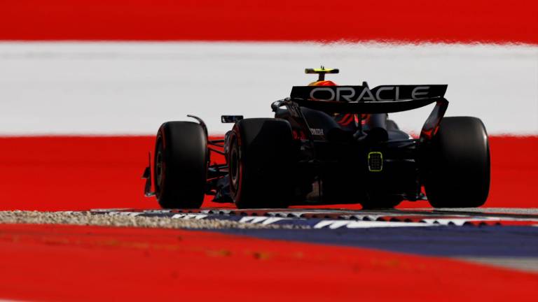 Max Verstappen logra una pole insultante.