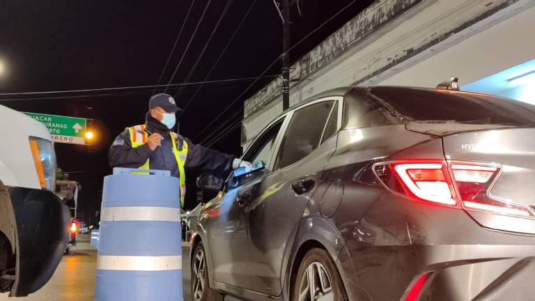 Aplicación de la prueba del alcoholímetro durante el fin de semana en Mazatlán.