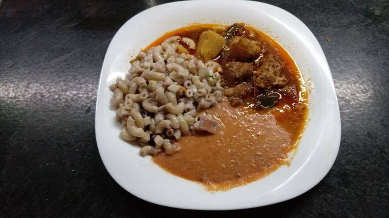 La barbacoa, acompañada de sopa seca y frijoles es un platillo típico de los sinaloenses.
