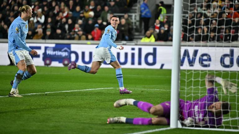 Phil Foden se lució con un hat-trick ante Brentford.