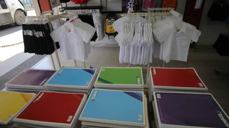 El viernes 1 de octubre se vence el plazo para que canjee los vales de uniformes y útiles escolares