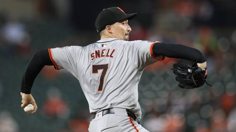 Blake Snell dejó a los Gigantes para enrolarse a los Dodgers por los próximos cinco años.