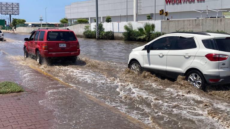 Realizan estudio para resolver inundaciones a un costado de plaza comercial de Mazatlán