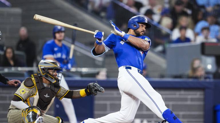 Anthony Santander se acerca al regreso: Azulejos no descartan su presencia en la postemporada.