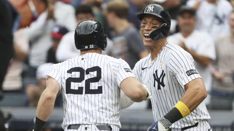 Yanquis vence a Azulejos.