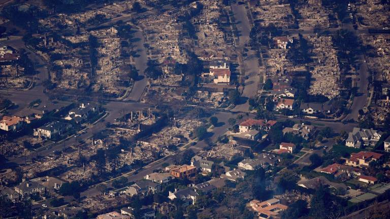 Los Ángeles ha sido devastado por un fuerte incendio y equipos de las Mayores han brindado su apoyo.