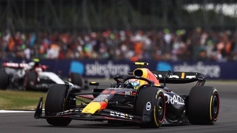 Sergio ‘Checo’ Pérez tuvo una sólida recuperación para finalizar sexto.