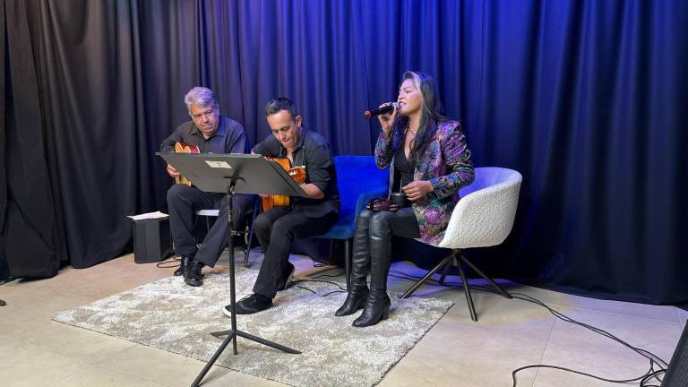 Trovahemia durante su concierto transmitido por Facebook Live.