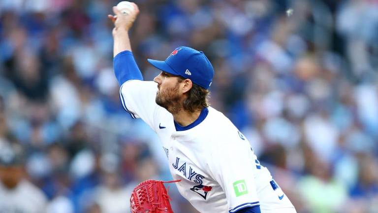 Kevin Gausman dejó constancia de toda su veteranía al dominar a los Yanquis en Toronto.