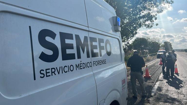 Peritos de la Fiscalía realizaron el levantamiento del cuerpo y recolectaron evidencias en el lugar del hallazgo.