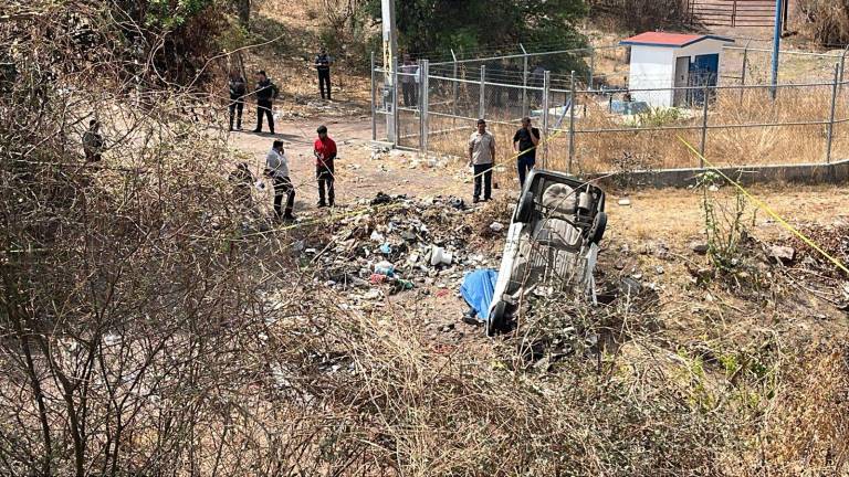 Un hombre perdió la vida tras volcar su automóvil cuando circulaba por la México 15, a la altura del kilómetro 34.