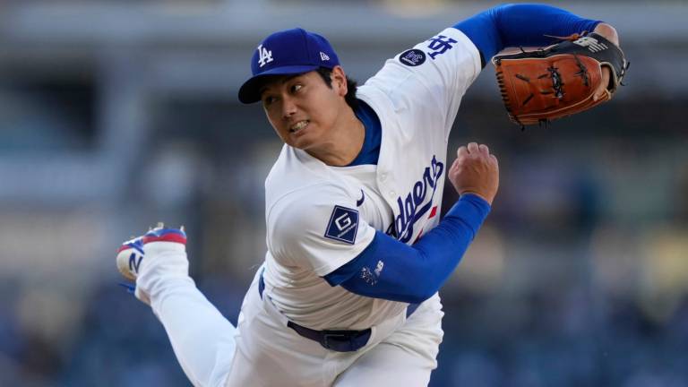 Shohei Ohtani logra su primera victoria de la campaña.