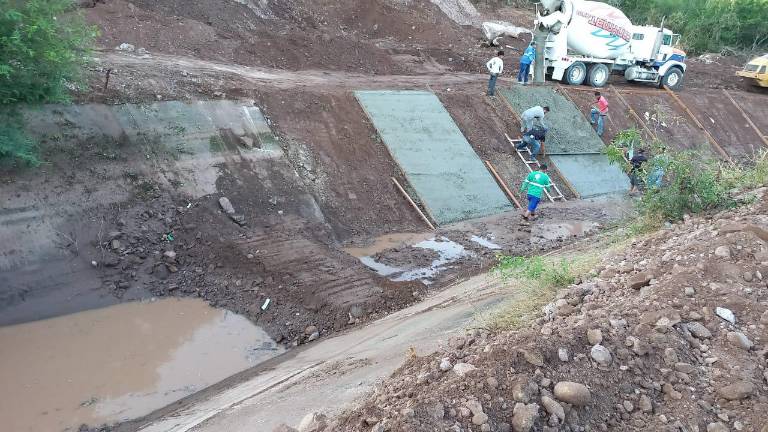La Conagua comenzó este martes la reparación del canal de riesgo destruido por el Huracán Nora.