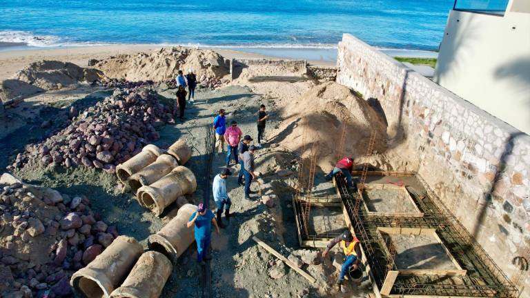 El Alcalde Édgar González Zataráin y su equipo realizó un recorrido por los accesos de playa en Cerritos, la mañana de este sábado.
