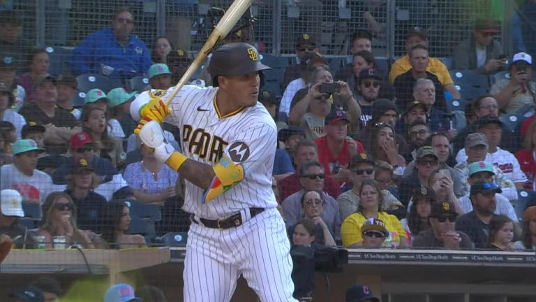Manny Machado pega jonrón de tres carreras.