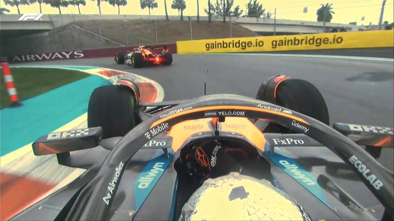 Los pilotos de McLaren dominan la prueba.