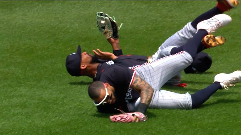 El choque entre Byron Buxton y Carlos Correa.