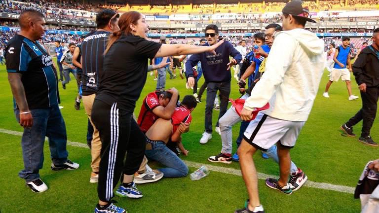 Suspenden a 5 funcionarios de PC, seguridad y policía a cargo de estadio en Querétaro