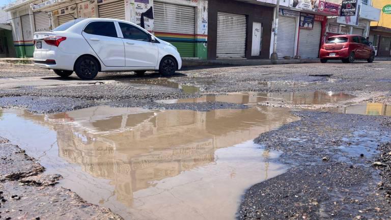 Anuncia Édgar González reparación de tramos dañados de vialidades en Mazatlán