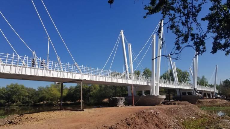 Puente bimodal en el Parque Las Riberas.