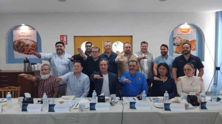 Mesa directiva de la Canirac Mazatlán para el período 2025-2026.