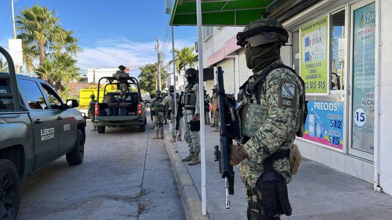 Durante la mañana de este jueves continuaron los operativos del Ejército en la colonia Tierra Blanca, en Culiacán.