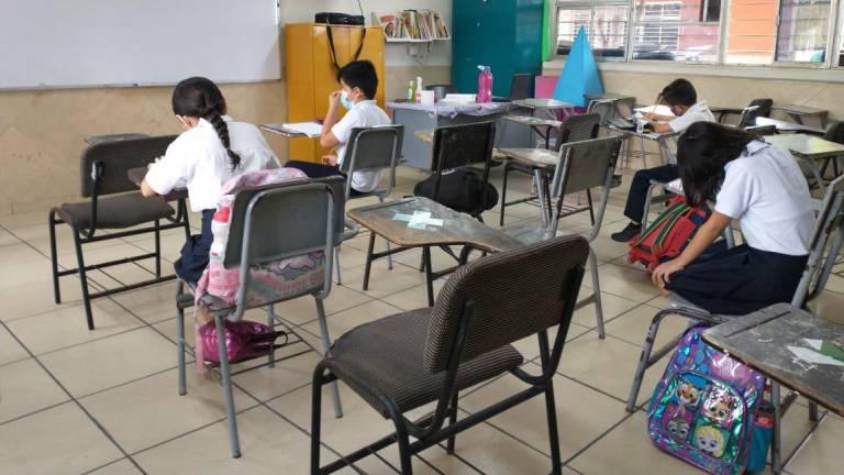 De 600 escuelas del SNTE 53 que iniciaron clases presenciales en Sinaloa, bajan a 300 por rebrote de Covid, reportan