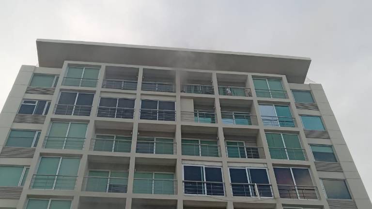 Edificio de departamentos con conato de incendio en Culiacán.