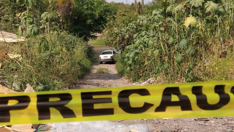 Un hombre fue encontrado asesinado dentro de un auto junto al Río Tamazula, en Culiacán.