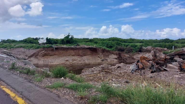 Las carreteras presentan daños.