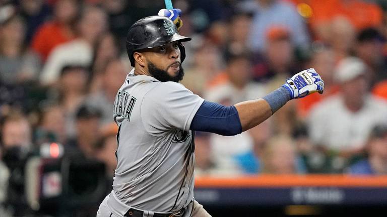Carlos Santana se sube al barco de Piratas.