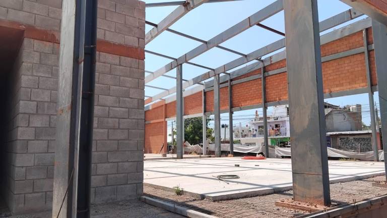 El complejo deportivo presenta un avance del 60 por ciento.