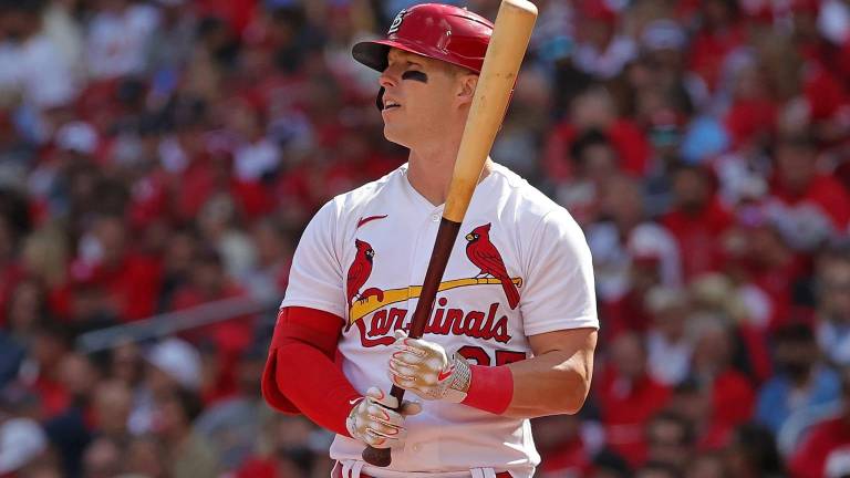 Corey Dickerson llega a los Nacionales tras tener una discreta temporada 2022 con los Cardenales.