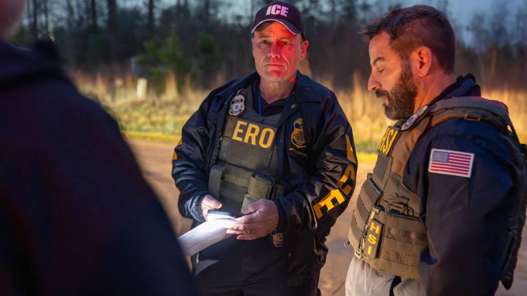 El Presidente de Estados Unidos ordenó detener las operaciones del ICE en industrias como la agrícola, hotelera y restaurantera.