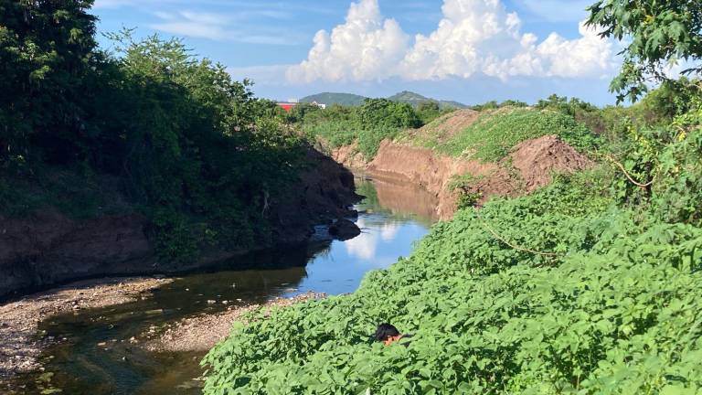 Denuncian que el arroyo Jabalines fue desviado y pondría en riesgo a vecinos.
