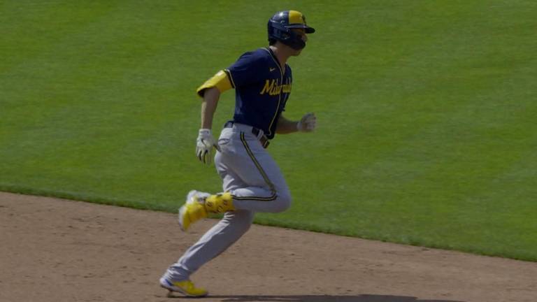 Christian Yelich completa “La Escalera”.