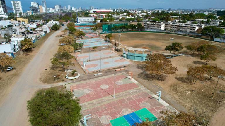 La Unidad Deportiva Sahop luce deteriorada.