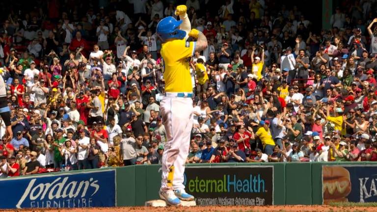 Alex Verdugo produce con doblete.