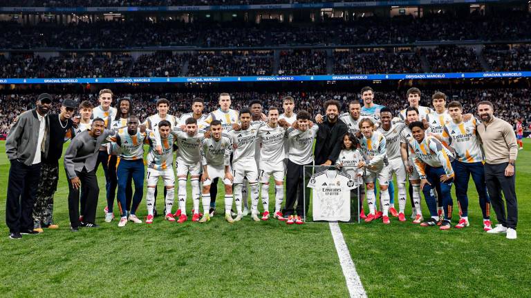 Luka Modric hace una reverencia a Marcelo.