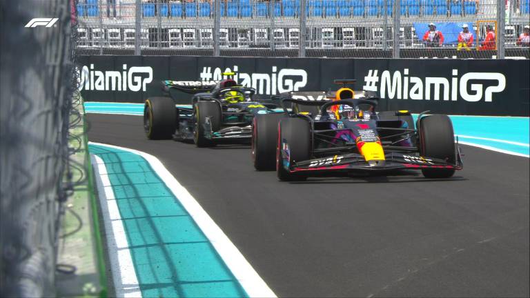 Max Verstappen comanda la segunda práctica.