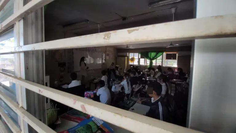 En Sinaloa hay 38 escuelas públicas que están sin energía eléctrica por cortes de la CFE.