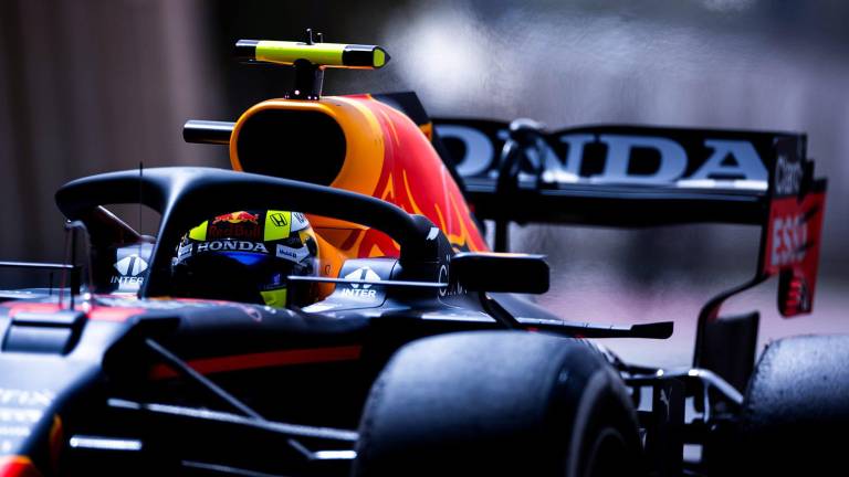 Sergio “Checo” Pérez terminó octavo con 117 vueltas y tuvo una falla con la tapa del motor.