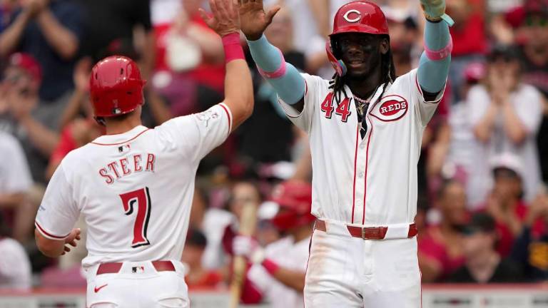 Rojos doblegan a Dodgers en casa.